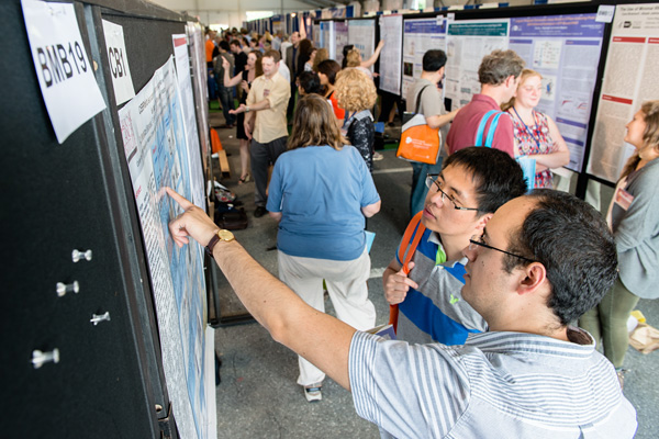 On May 6 and 7, the Spring Research Festival featured more than 200 posters describing the scientific research of National Interagency Confederation for Biological Research partner agencies.