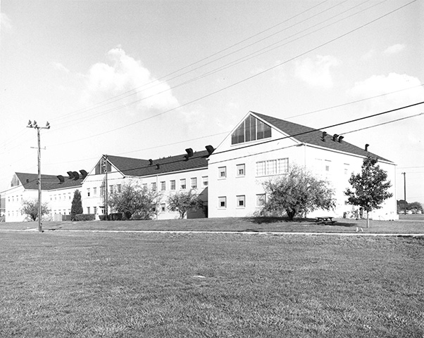 Building 538 in the early 1970s. It underwent extensive renovations in 2018 and today houses part of NCI’s Center for Cancer Research. (Office of NIH History and Stetten Museum)