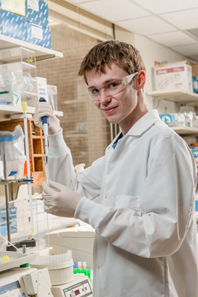 Henry Reichard is a student intern in the Basic Research Laboratory, Center for Cancer Research. 