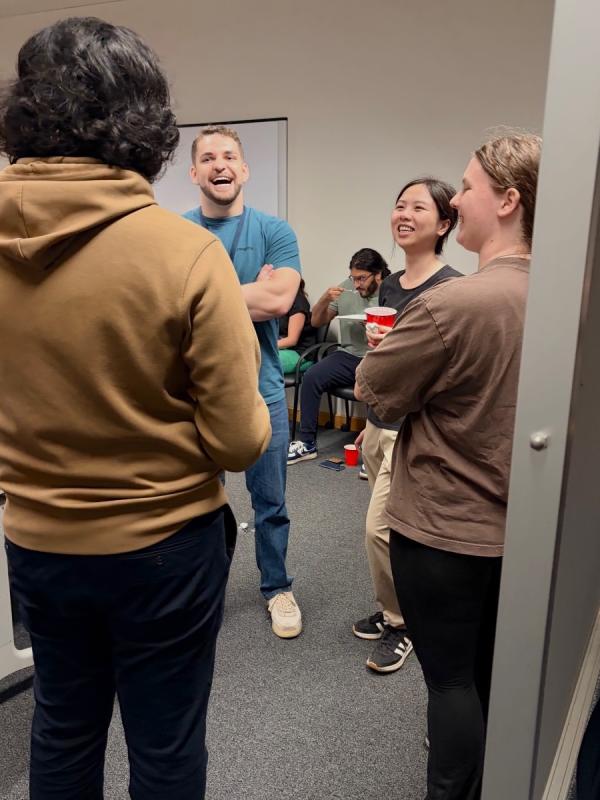 Fellows enjoyed lively conversation during the Fellows Sendoff Potluck. (Image credit: Karolina Wilk)