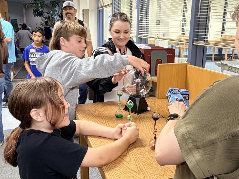Kids explore some science-themed toys at the entrance to the old Scientific Library space. Image credit: Karolina Wilk