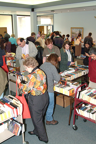 The annual Book and Media Swap (an off-the-clock event) was another beloved tradition the Scientific Library maintained after inheriting it from the Employee Recreation Council. The 2004 event, shown here, saw employees crowded in the lobby, waiting for the doors to open. (Photo from the SPGM archive.)