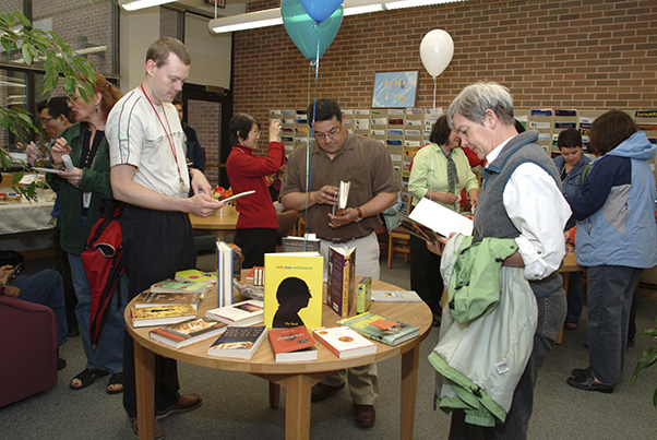 The Scientific Library’s National Library Week celebration in 2010 brought throngs of employees through the library’s doors. (Photo from the SPGM archive.)